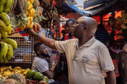 Chumbe Supply Manager on Darajani market buying some fruits