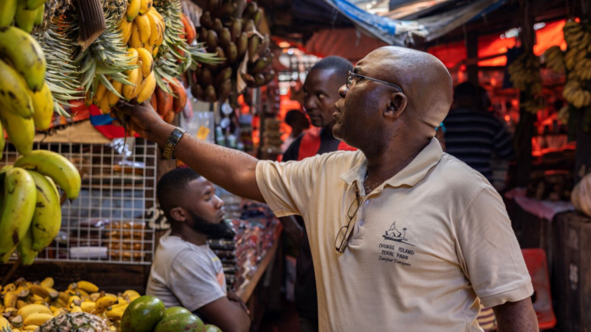 Chumbe Supply Manager on Darajani market buying some fruits